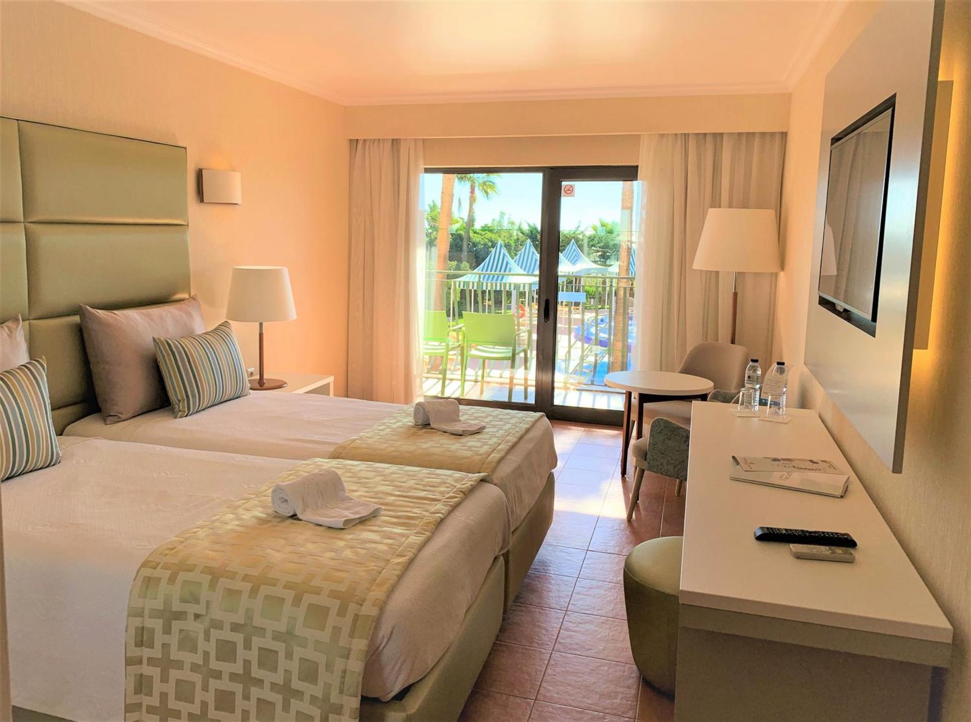 Deluxe Twin Room Pool View