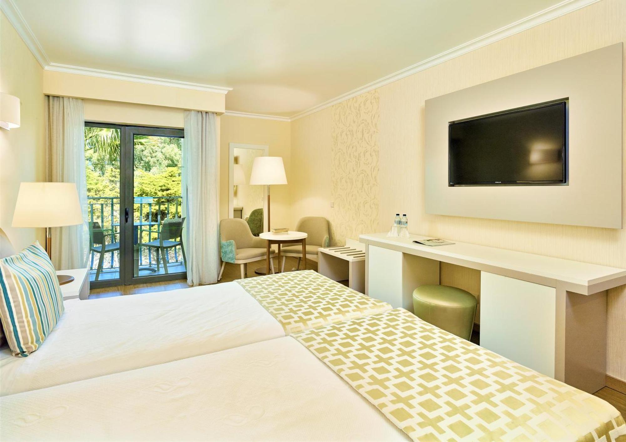 Deluxe Twin Room Land View