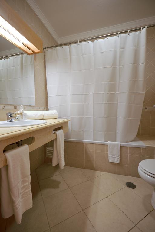 Deluxe One-Bedroom Apartment,689951724:JPEG