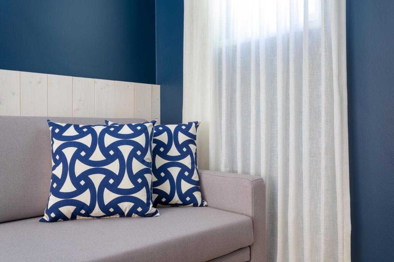 Large Twin Central Room (2 Adults + 2 Children up to 11 years old)